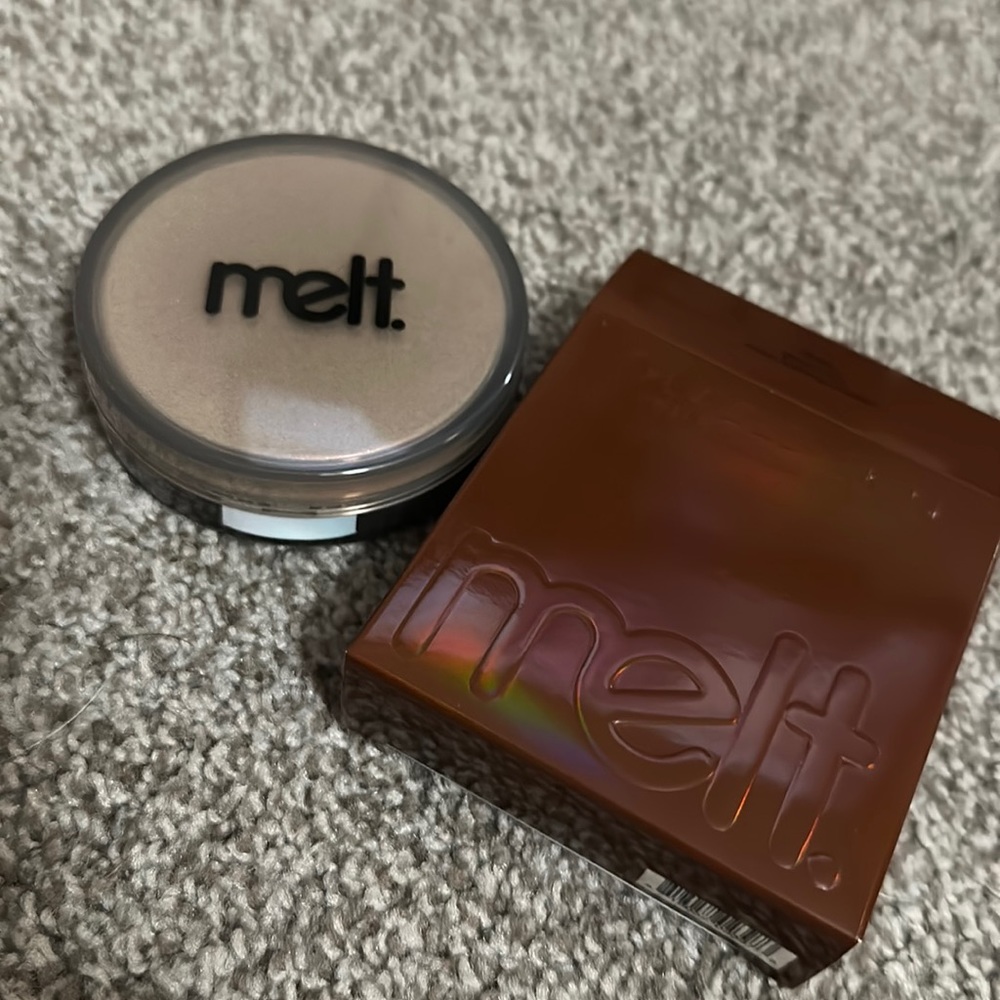 Melt cosmetics glazed skin finishing powder!